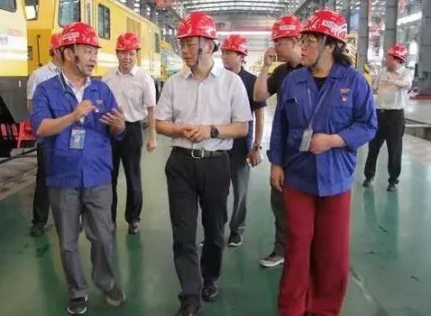 湖北省督查组、省税务局副局长杨绪春一行莅临万象城(中国)重工参观考察