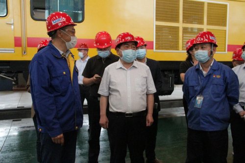 襄阳市副市长李德璋一行莅临万象城(中国)重工开展工业企业调研工作