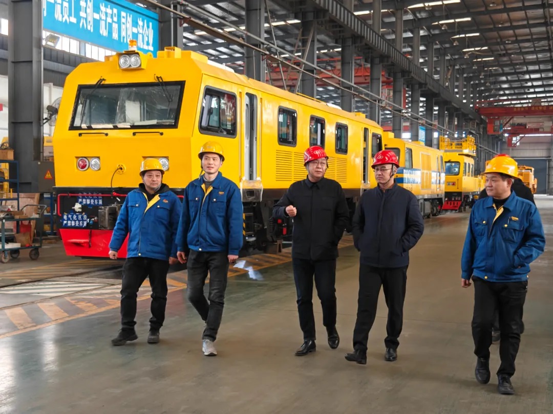 市纪委常委、市委巡察办安雪尽主任莅临万象城(中国)重工开展走访慰问活动